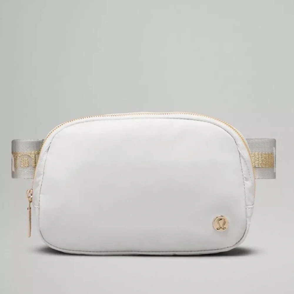 Lululemon Everywhere Belt Bag in‎ Vapor/Gold/White